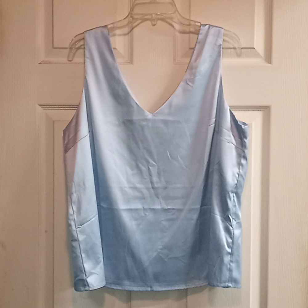 V neck sleeveless top